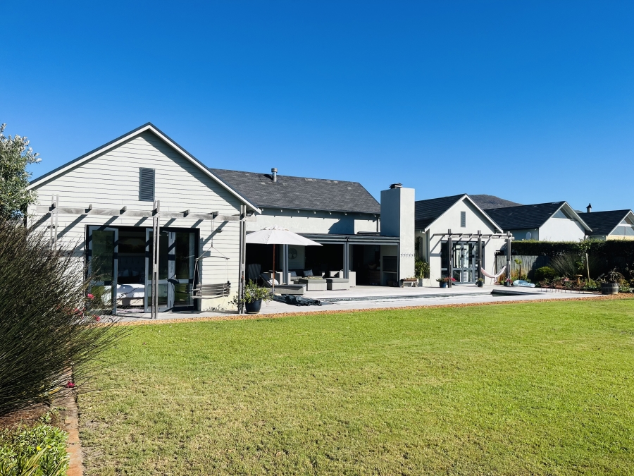 4 Bedroom Property for Sale in Lake Michelle Western Cape